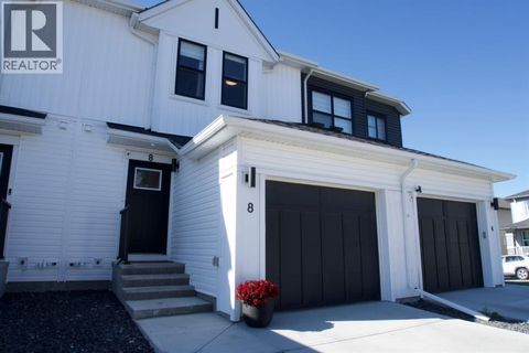 8 Heritage Lane Cochrane AB T4C2J8