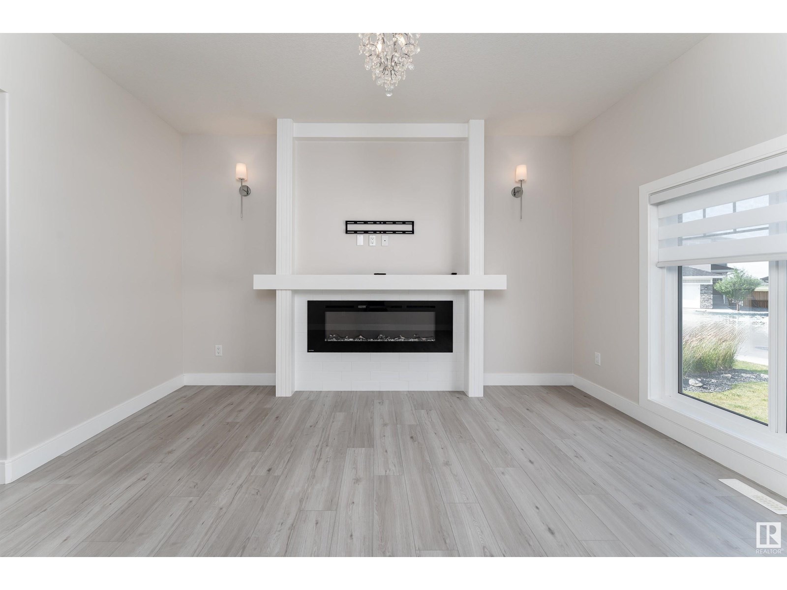 9207 183 AV NW