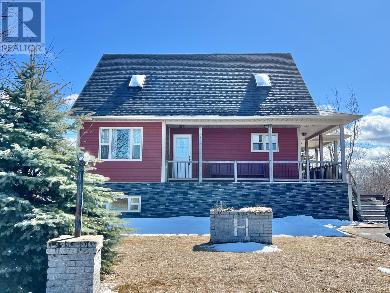 7 Spruce Place