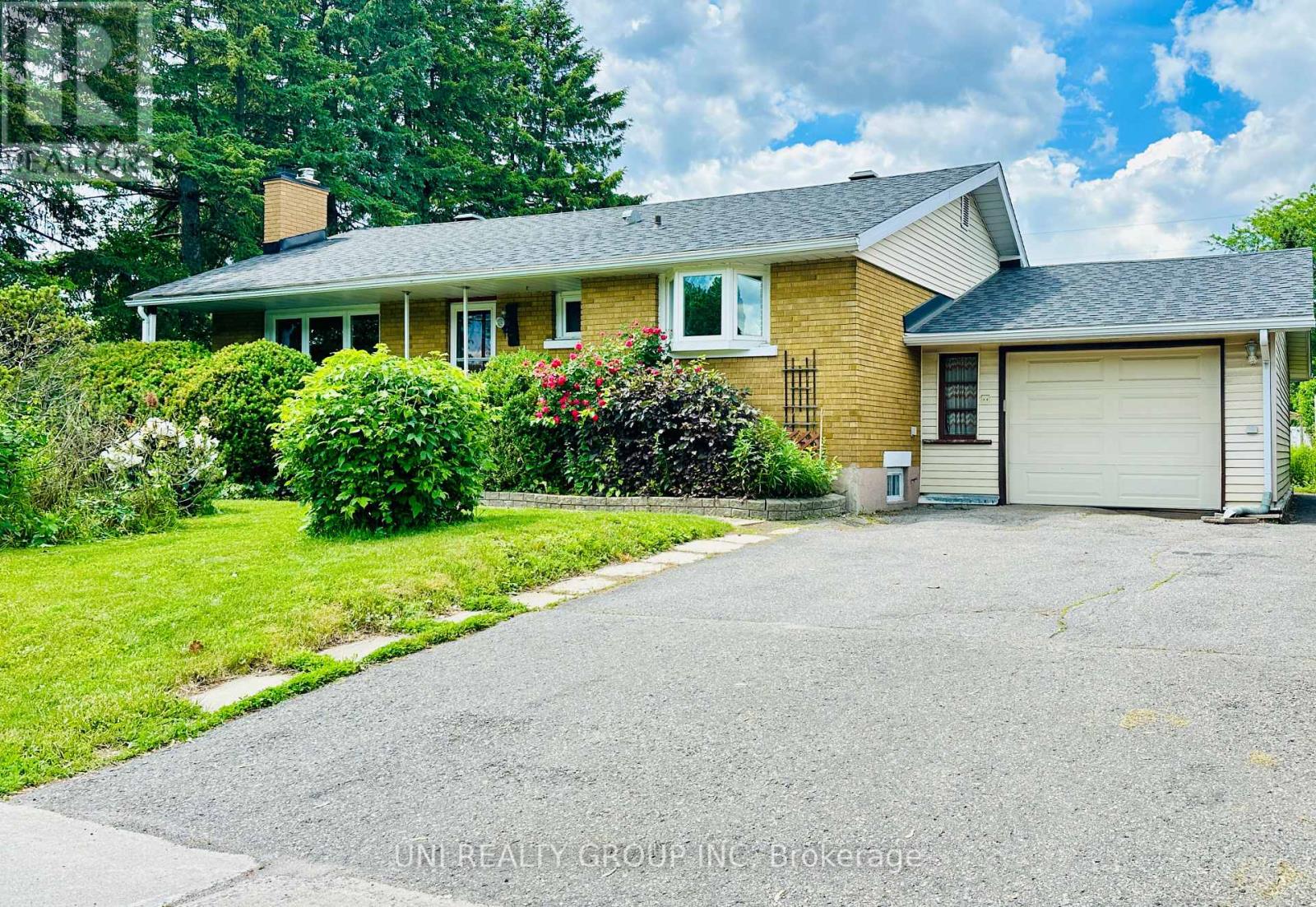 77 MEADOWLANDS DRIVE