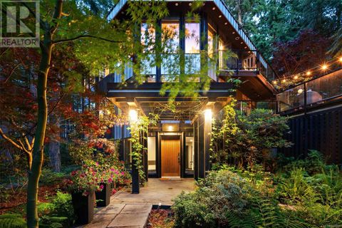 1457 Howcrest Rd North Saanich BC V8L5K1