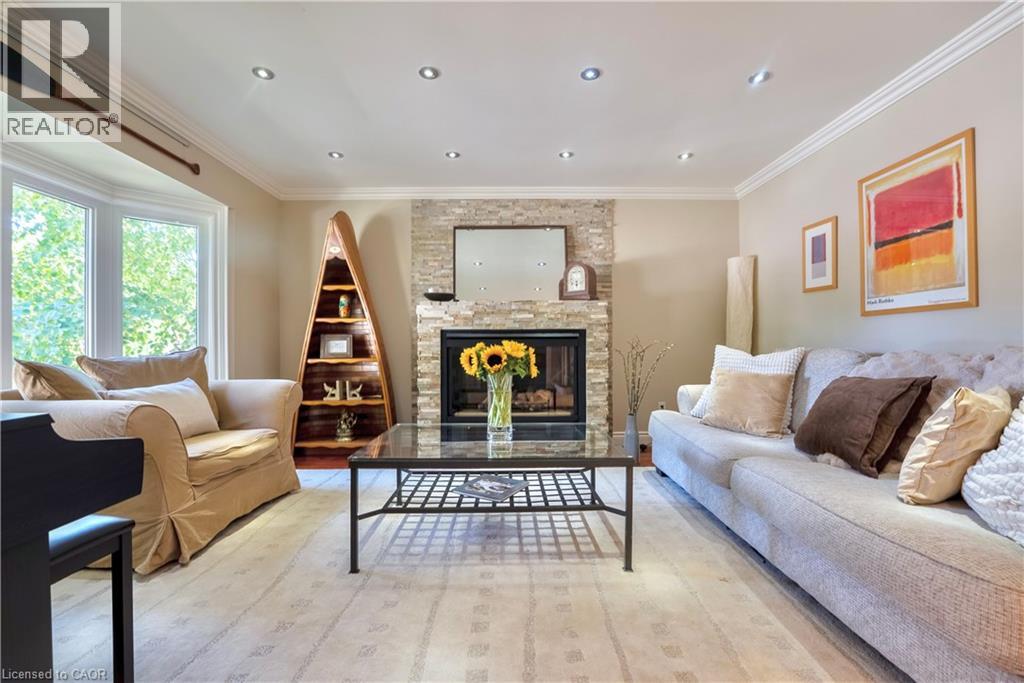 11 MORRISON CREEK Crescent