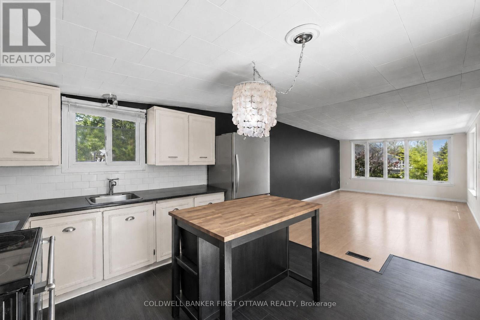 29 CLOVERLOFT COURT