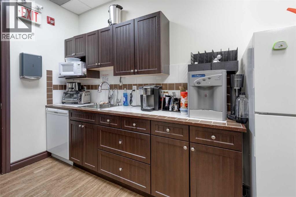 3, 505 Railway Street W