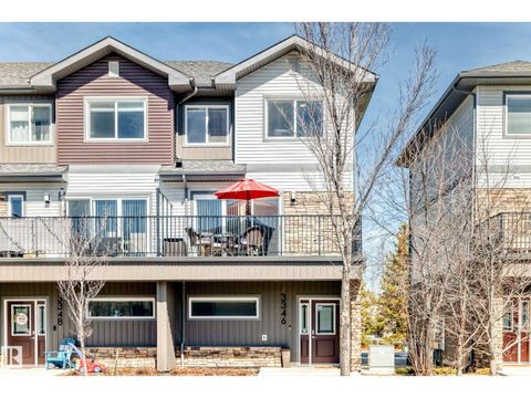 3346 15A AV NW Edmonton AB T6T0Y1