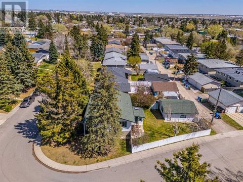 7428 Huntertown Crescent NW Calgary AB T2K4K2
