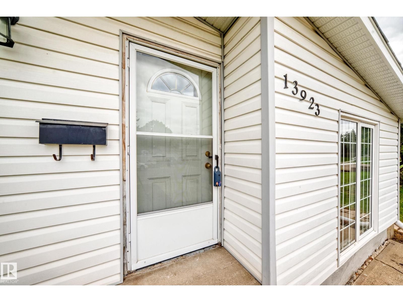 13923 70 ST NW