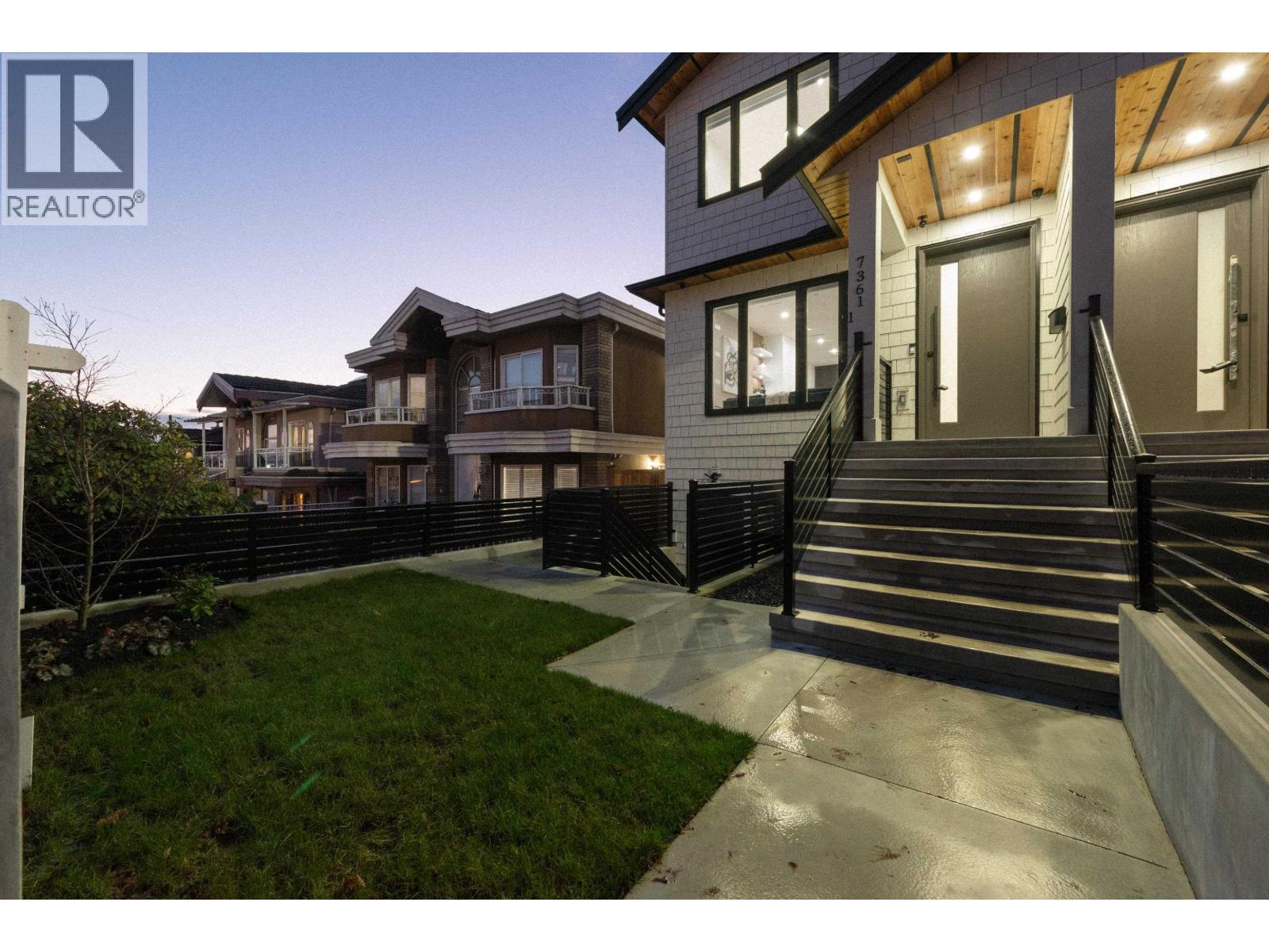 2 7361 FRASER STREET