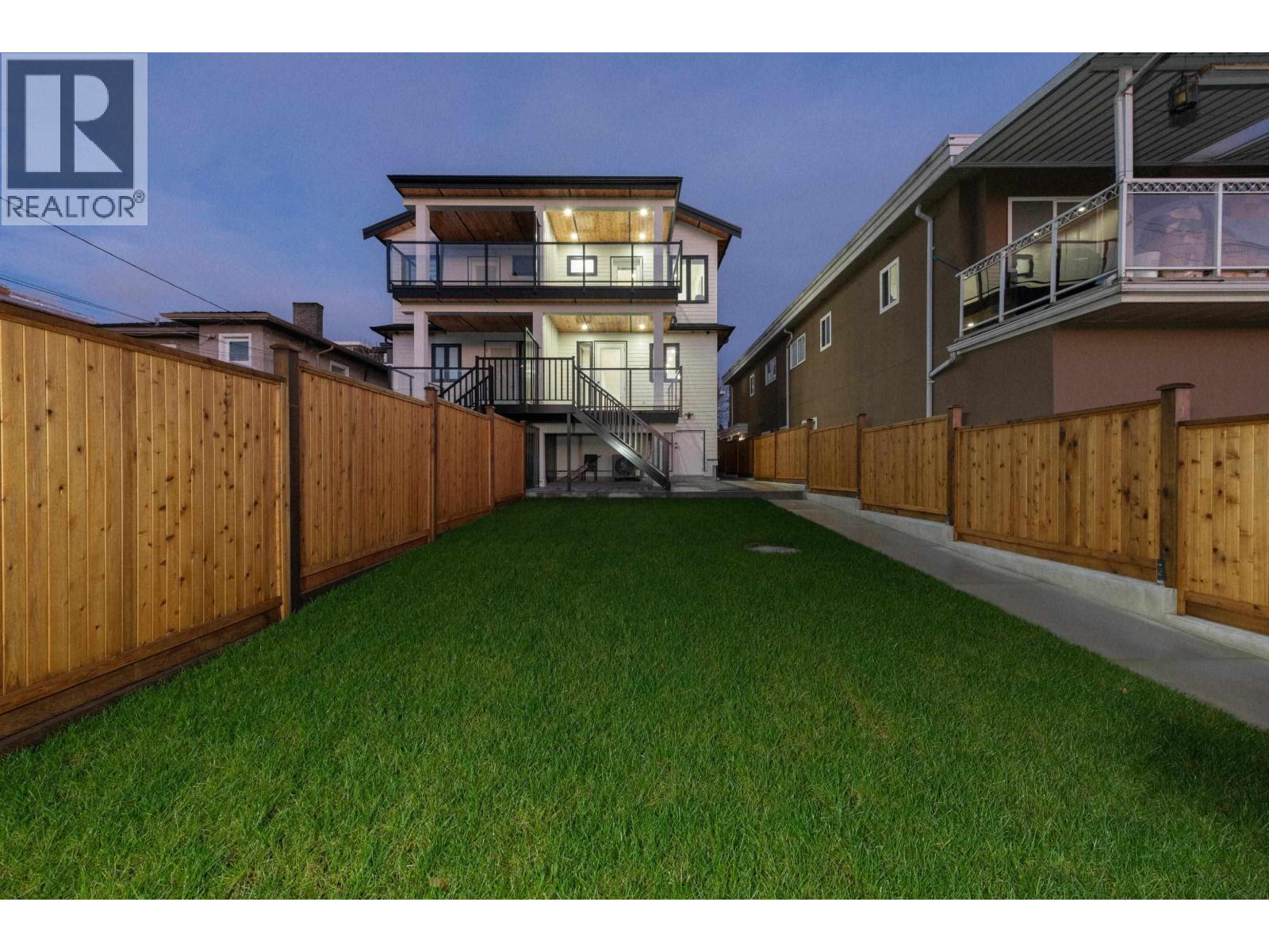 2 7361 FRASER STREET