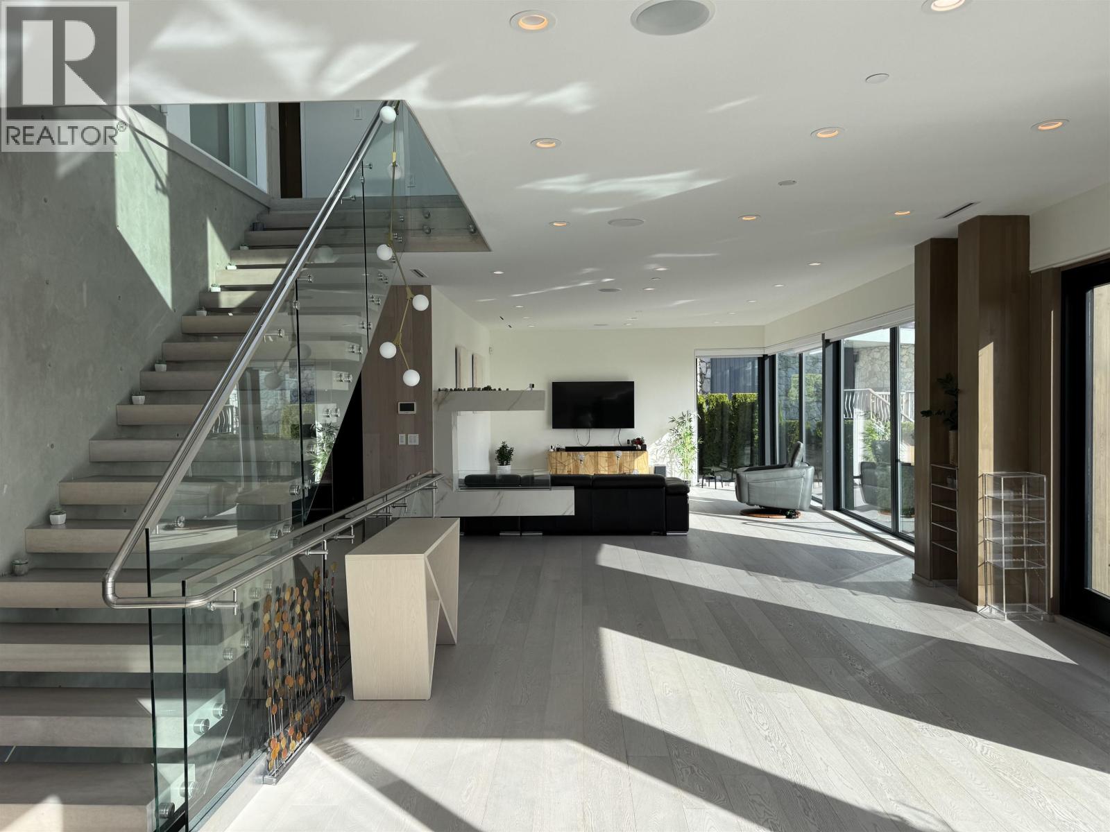 1035 GREENWOOD PLACE