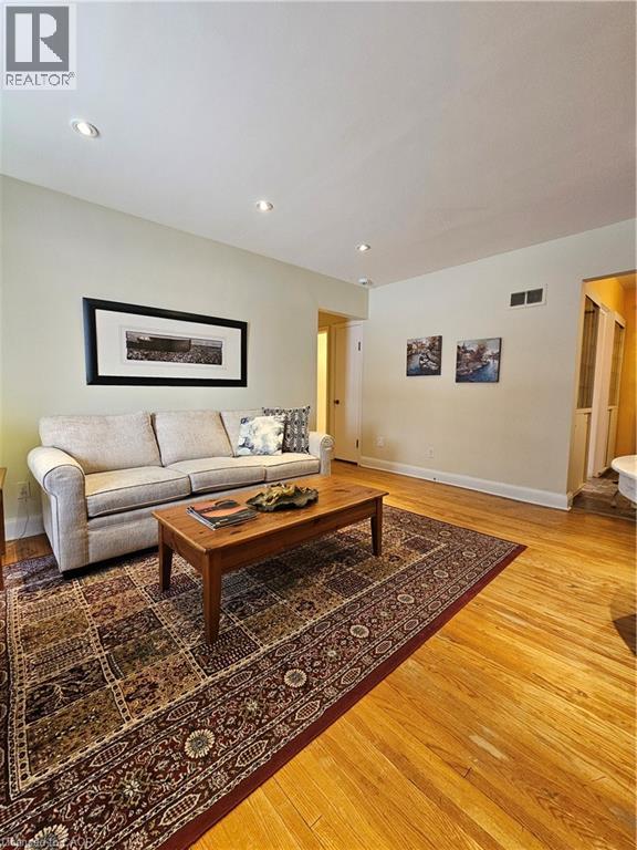 379 ST. LEGER Street