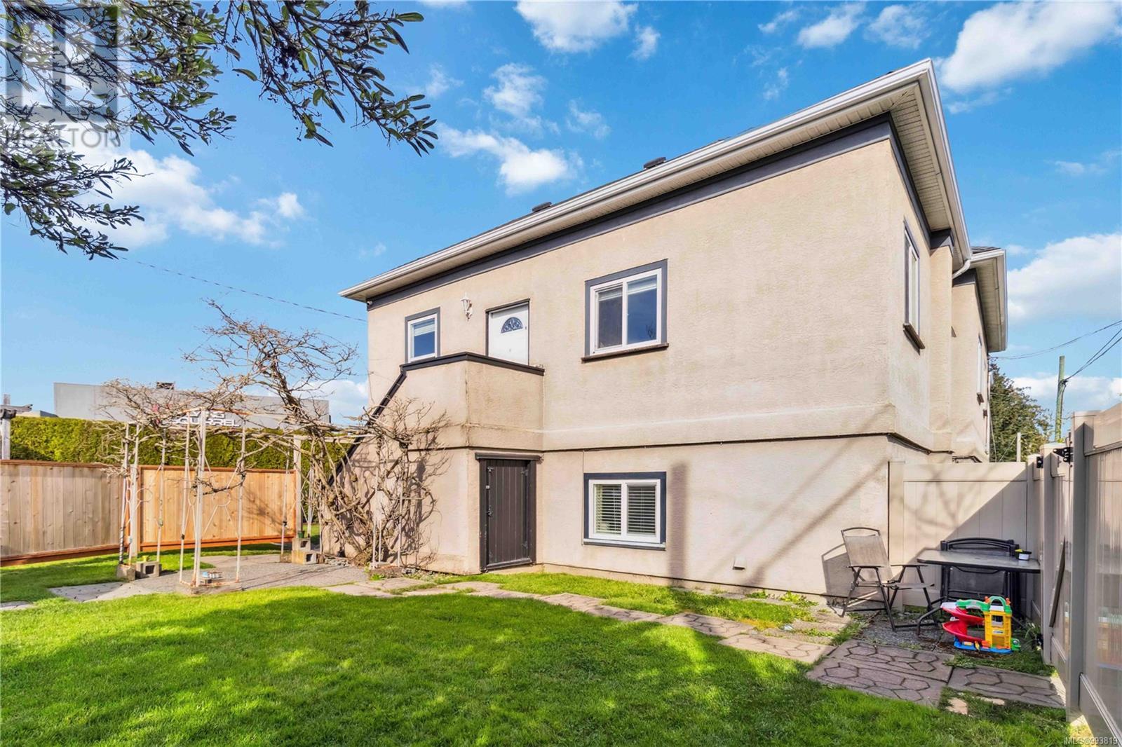 806 Old Esquimalt Rd