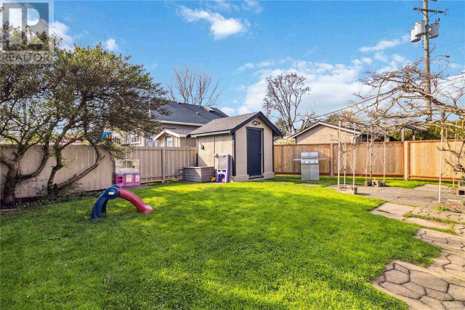 806 Old Esquimalt Rd