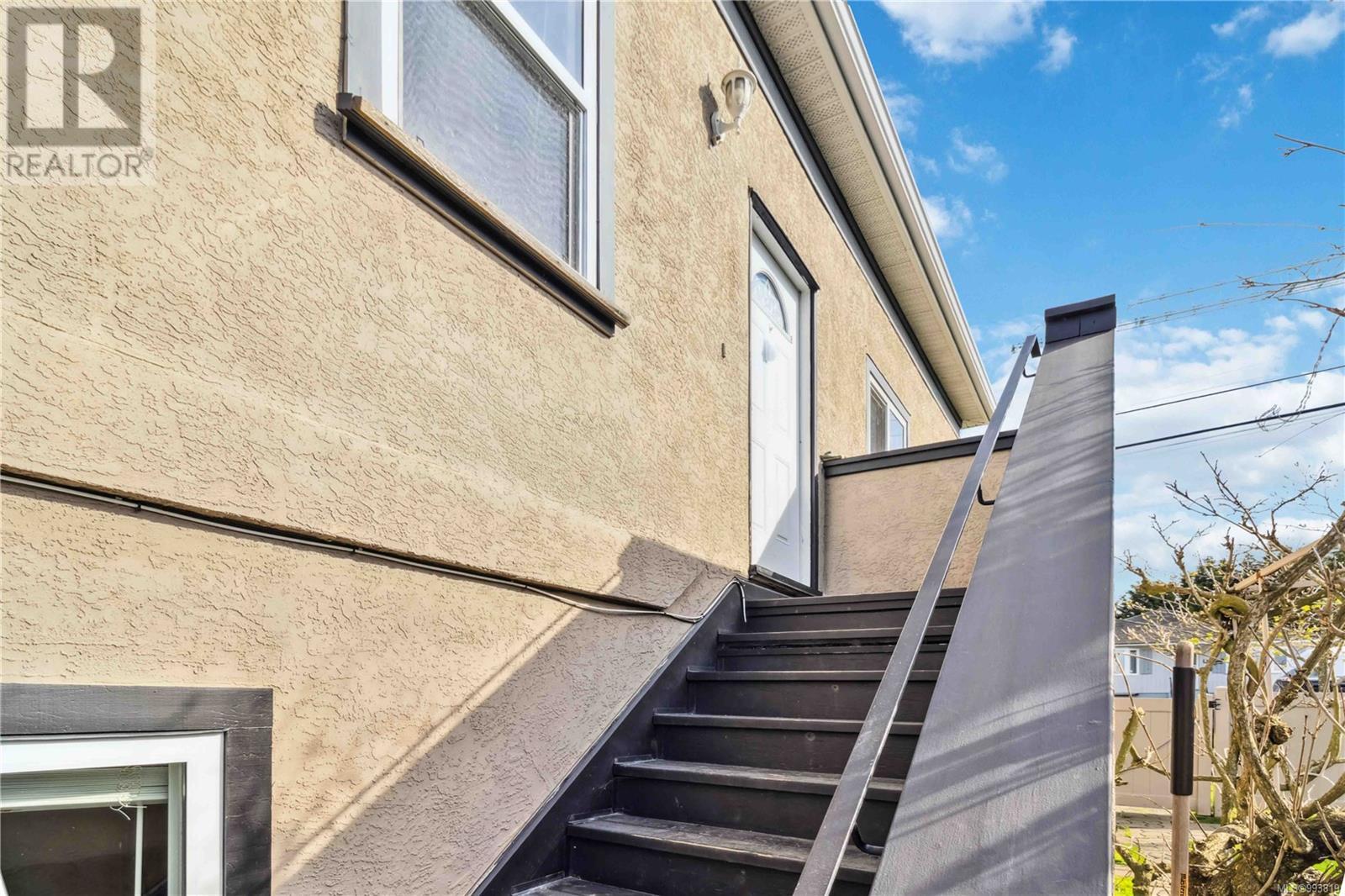 806 Old Esquimalt Rd