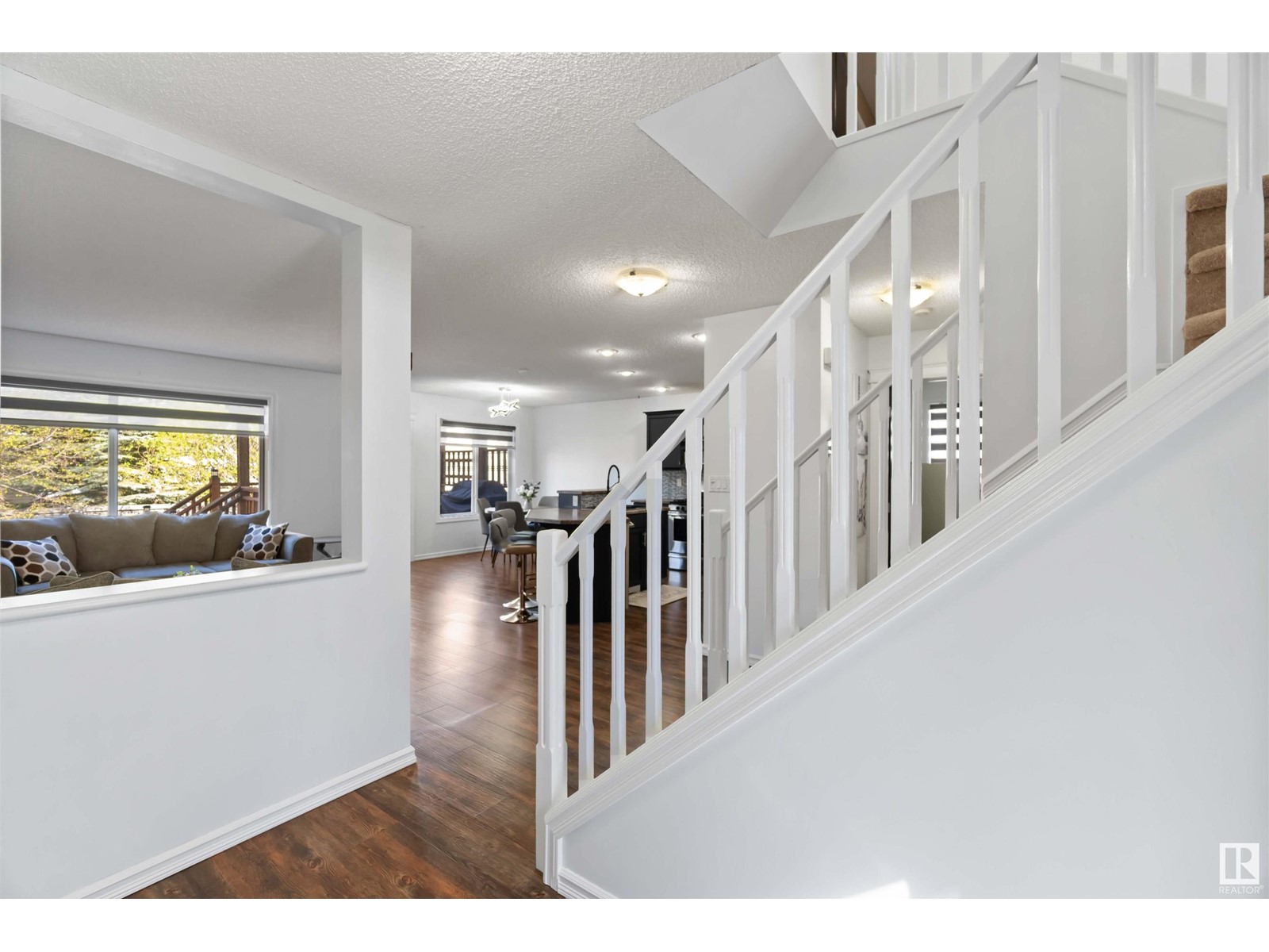 2904 33A ST NW