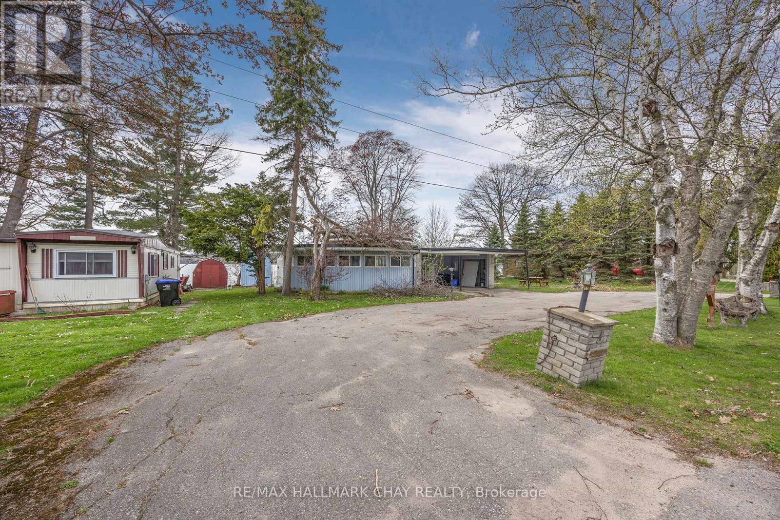 4 LAKESHORE ROAD