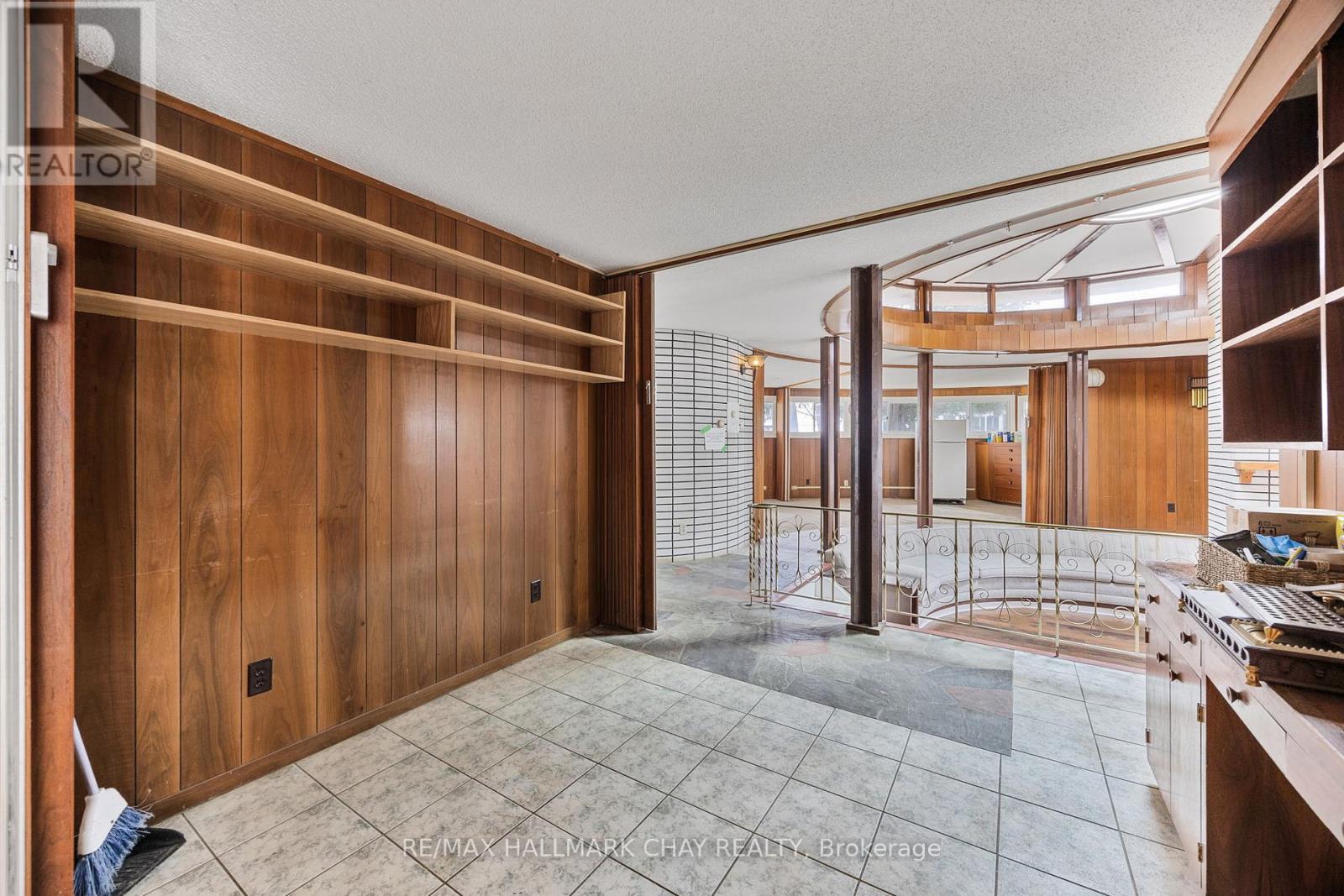 4 LAKESHORE ROAD