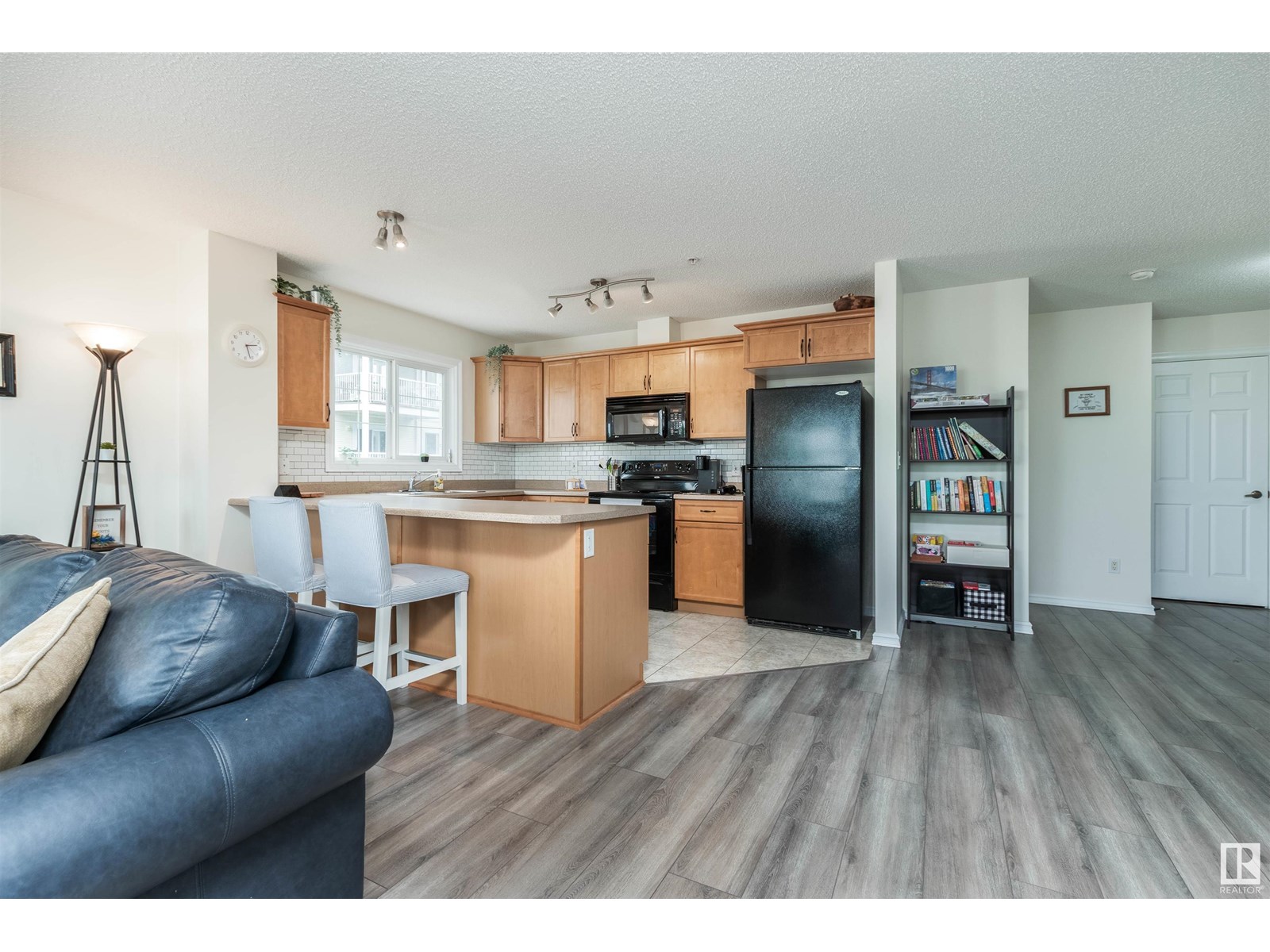 #315 4403 23 ST NW