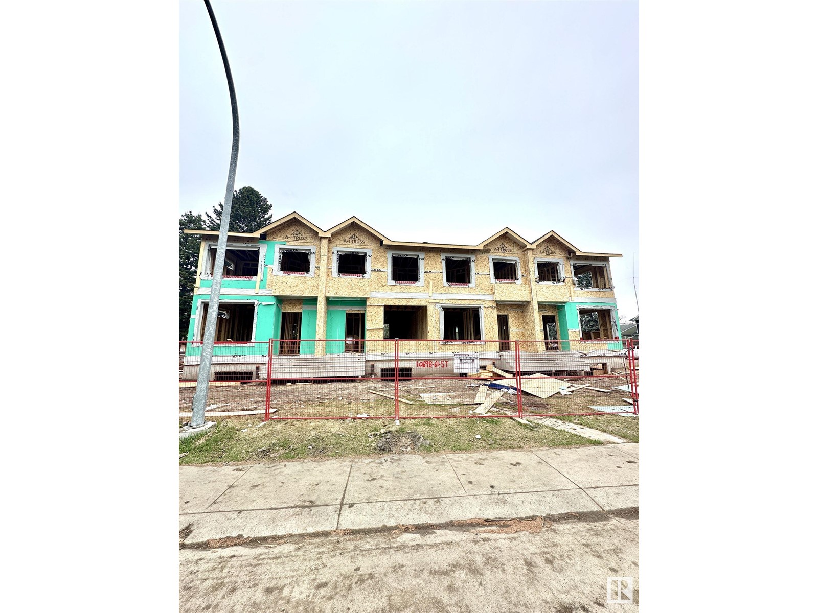 10698 61 ST NW