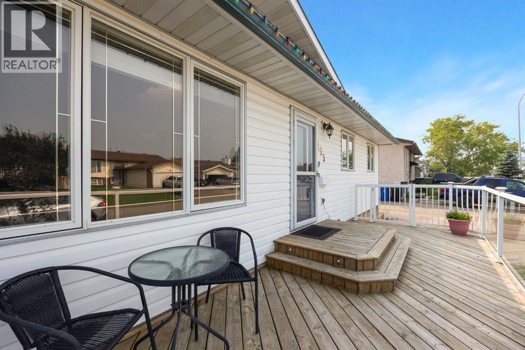 105 Oaks Crescent