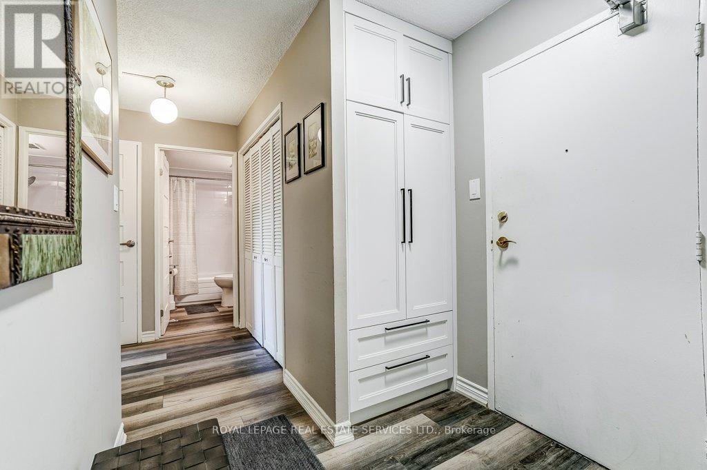 402 - 3590 KANEFF CRESCENT