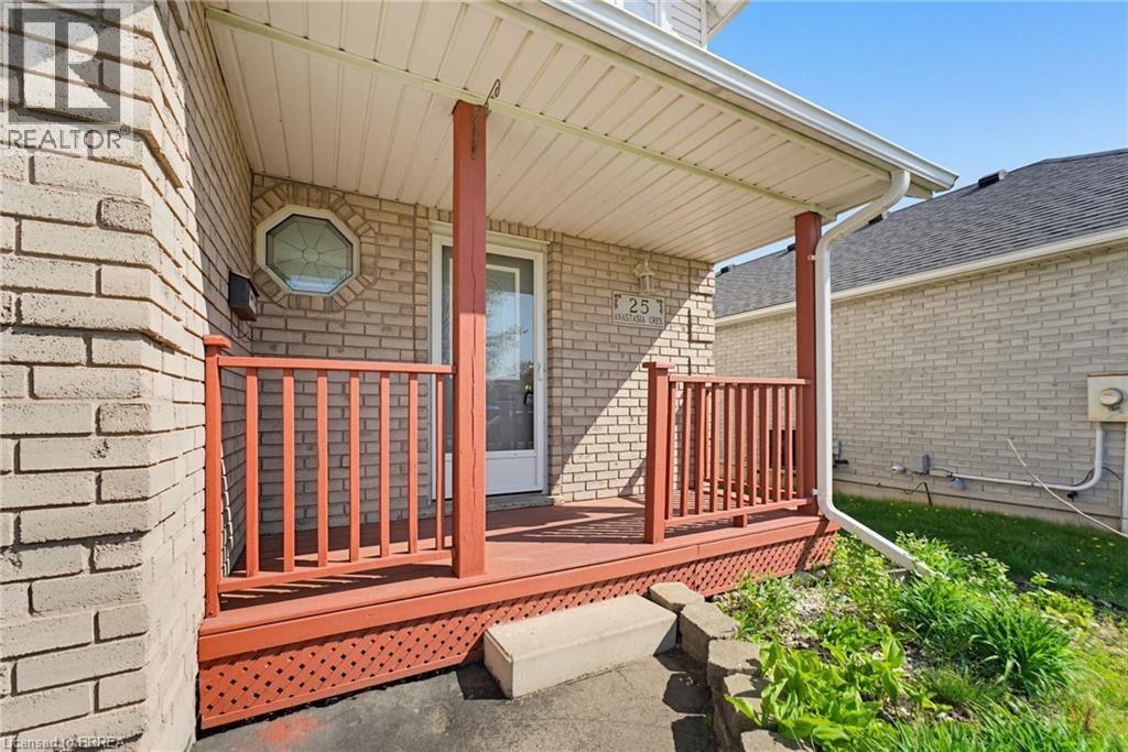 25 ANASTASIA Crescent