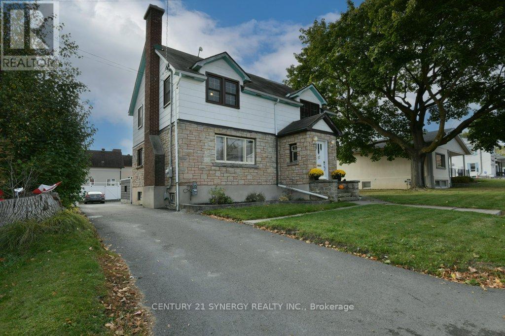 61 DANIEL STREET N