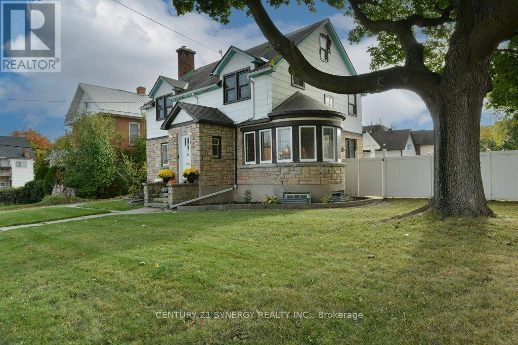 61 DANIEL STREET N