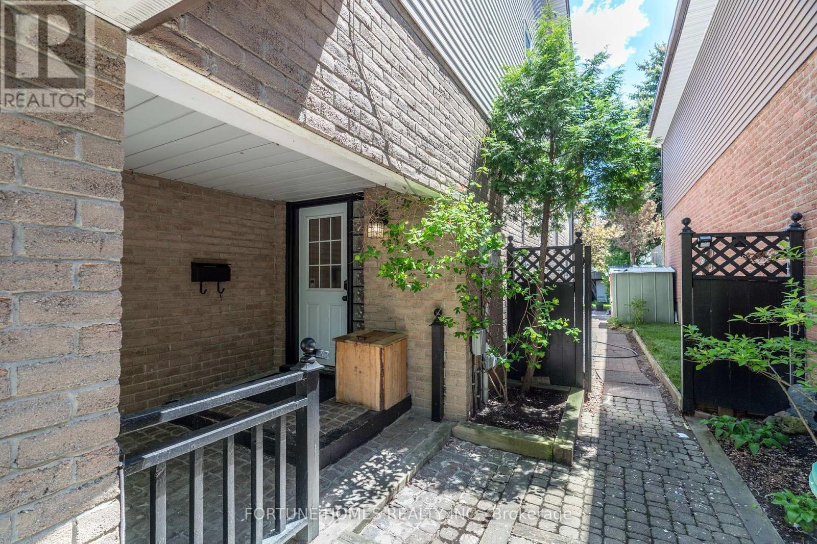 21 GARDEN AVENUE