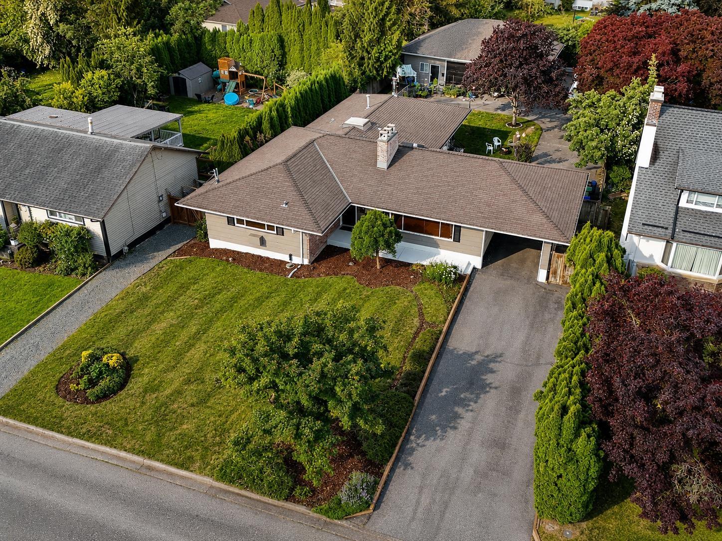 9725 JUNIPER STREET|Chilliwack Proper East