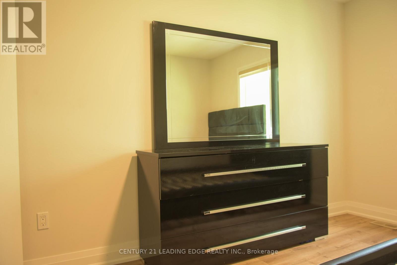 UPPER - 118 2ND STREET