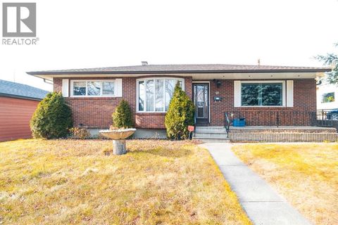 59 Rosewood Road NW Calgary AB T2K1N3