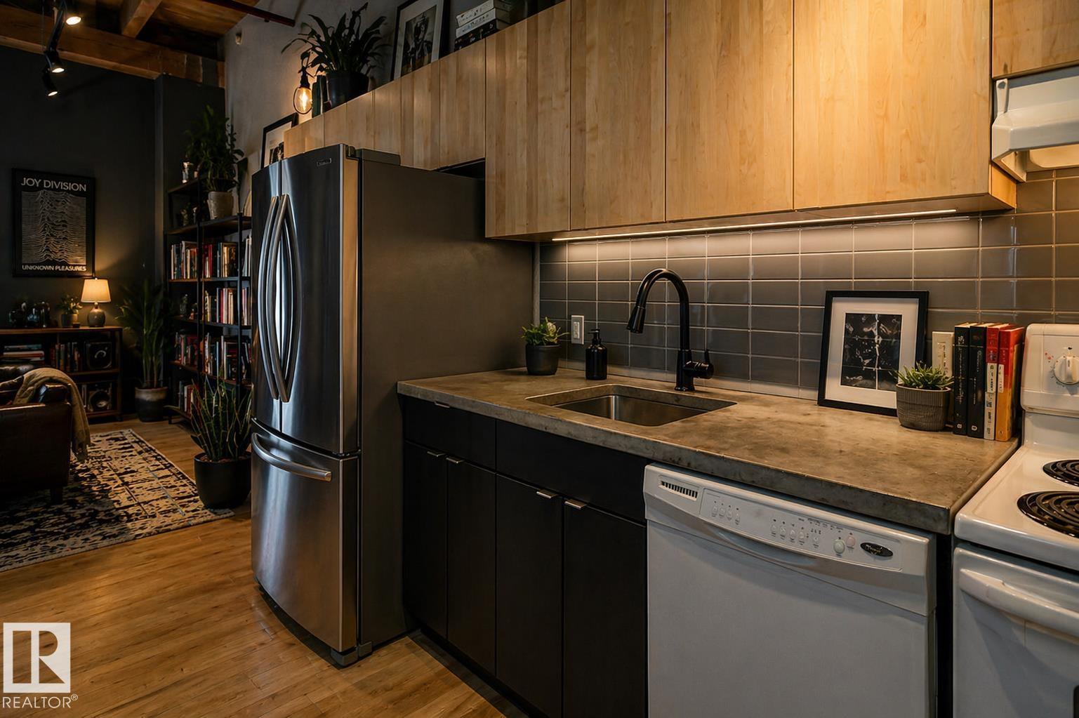 #407 10301 109 ST NW