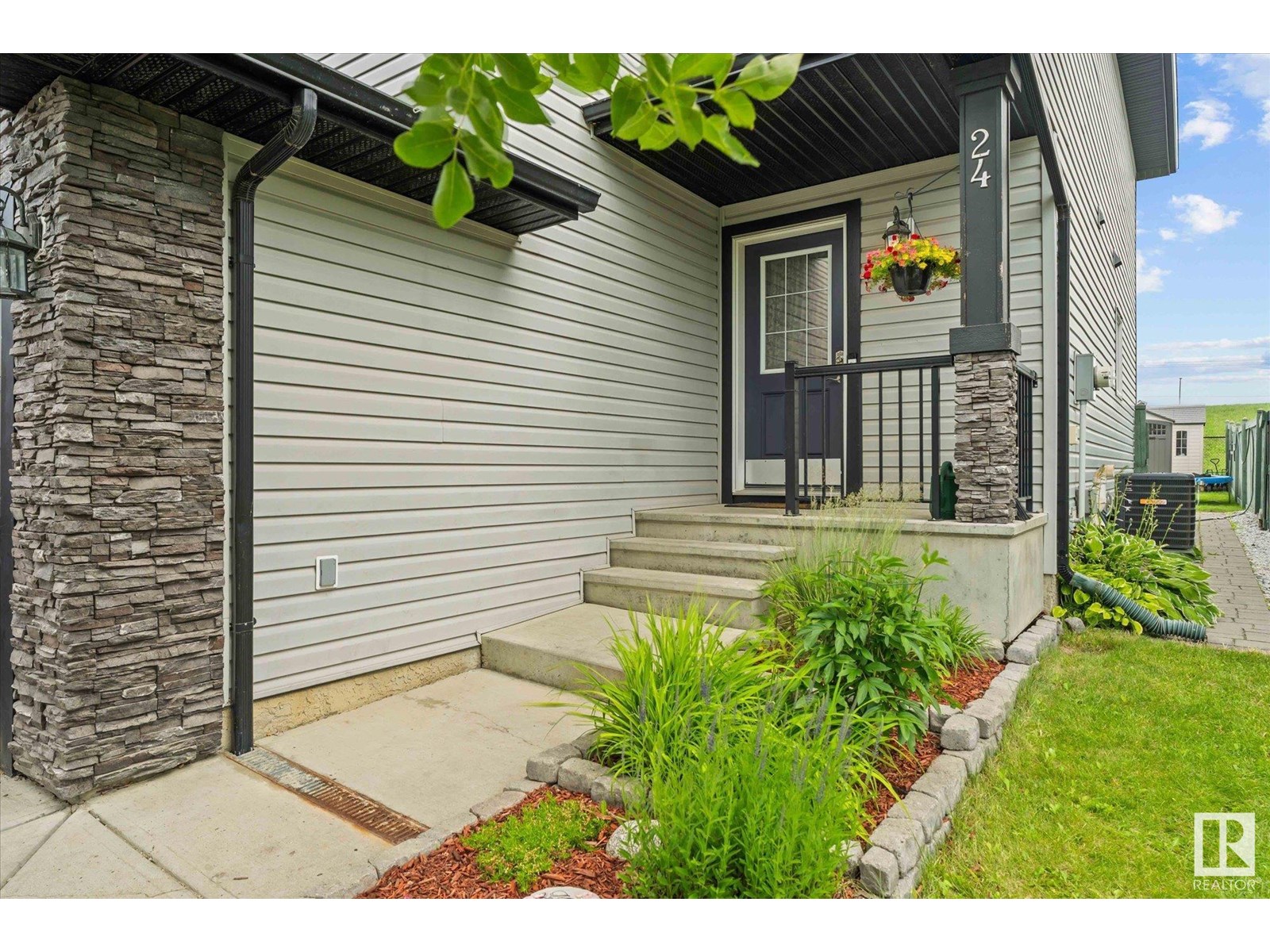 24 WELLINGTON PL