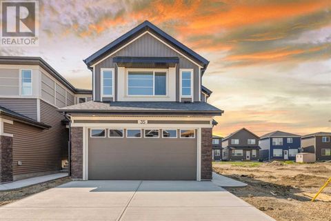 35 Corner Glen Common NE Calgary AB T3N2L4