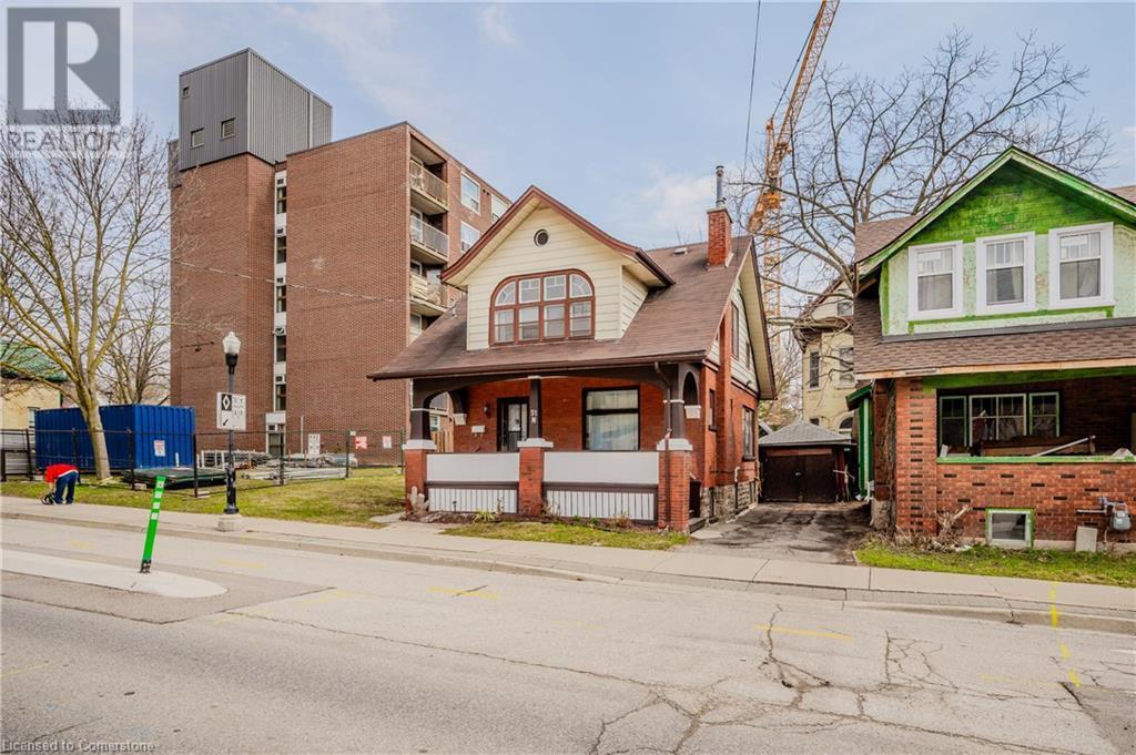 51 CEDAR Street N