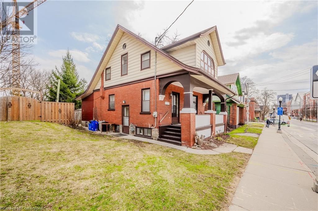 51 CEDAR Street N