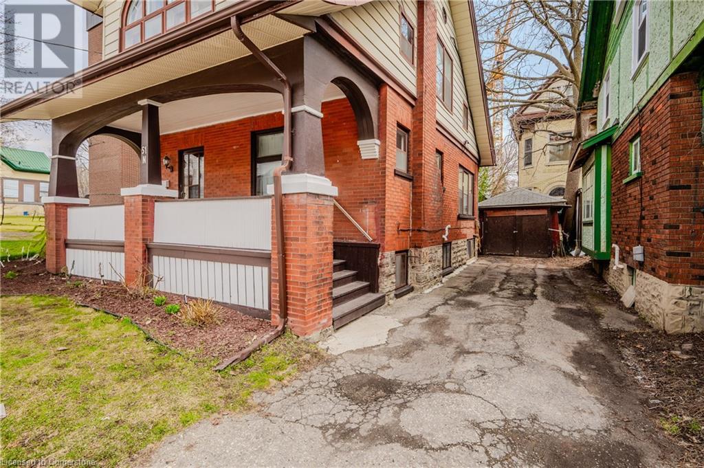 51 CEDAR Street N