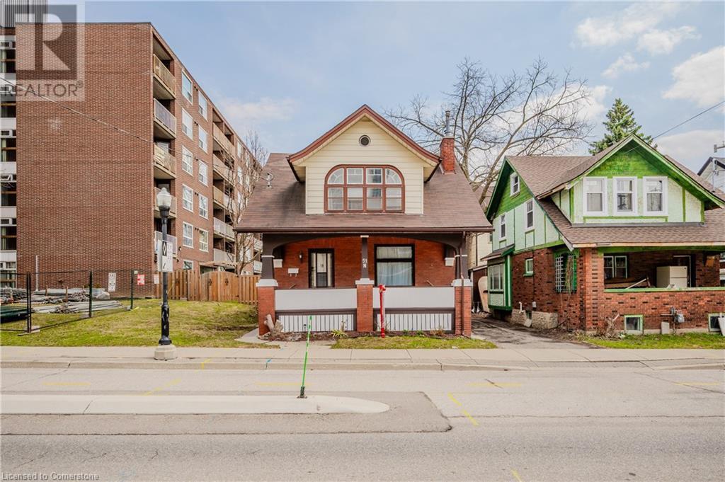 51 CEDAR Street N