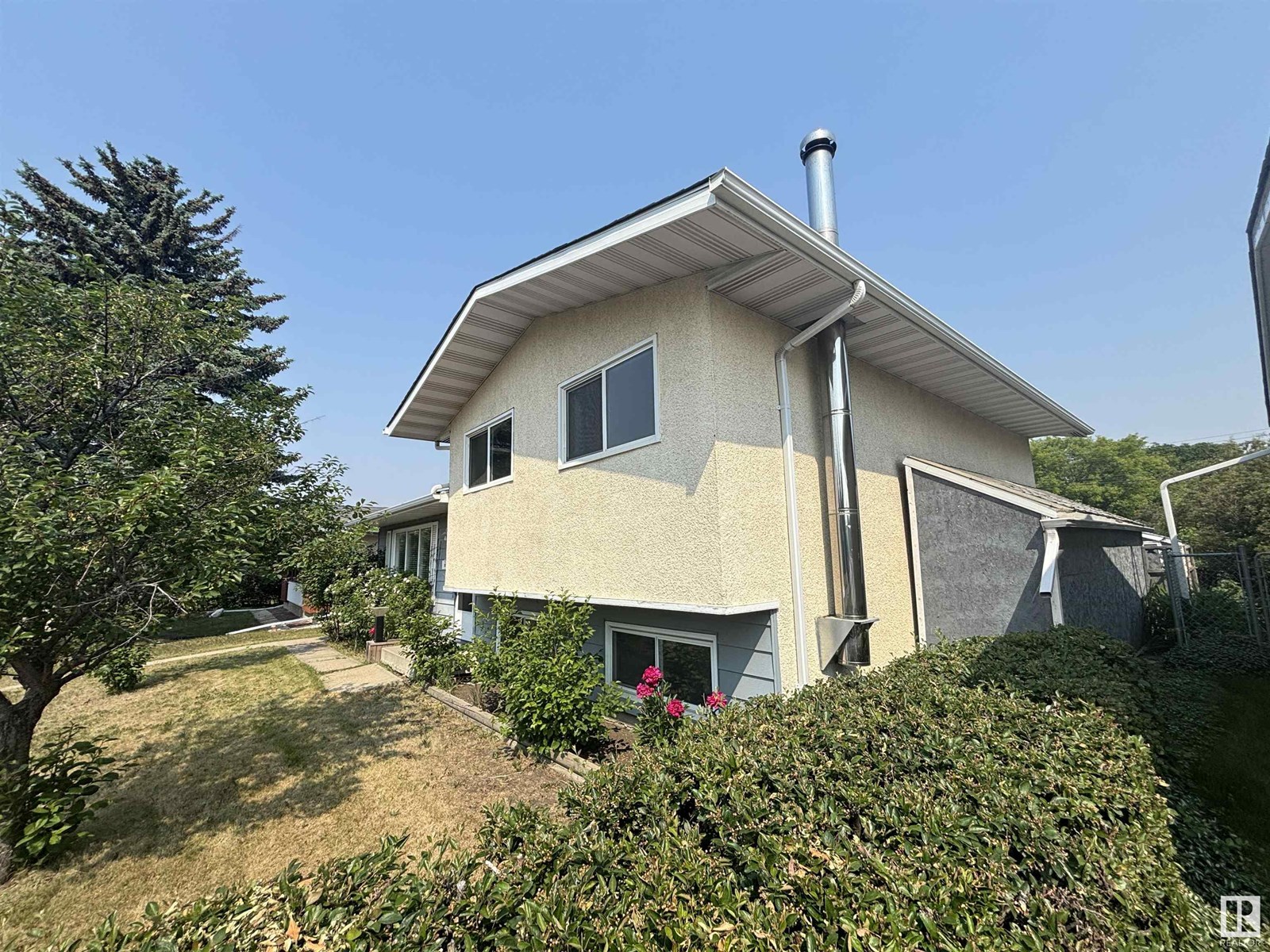 11108 40 AV NW