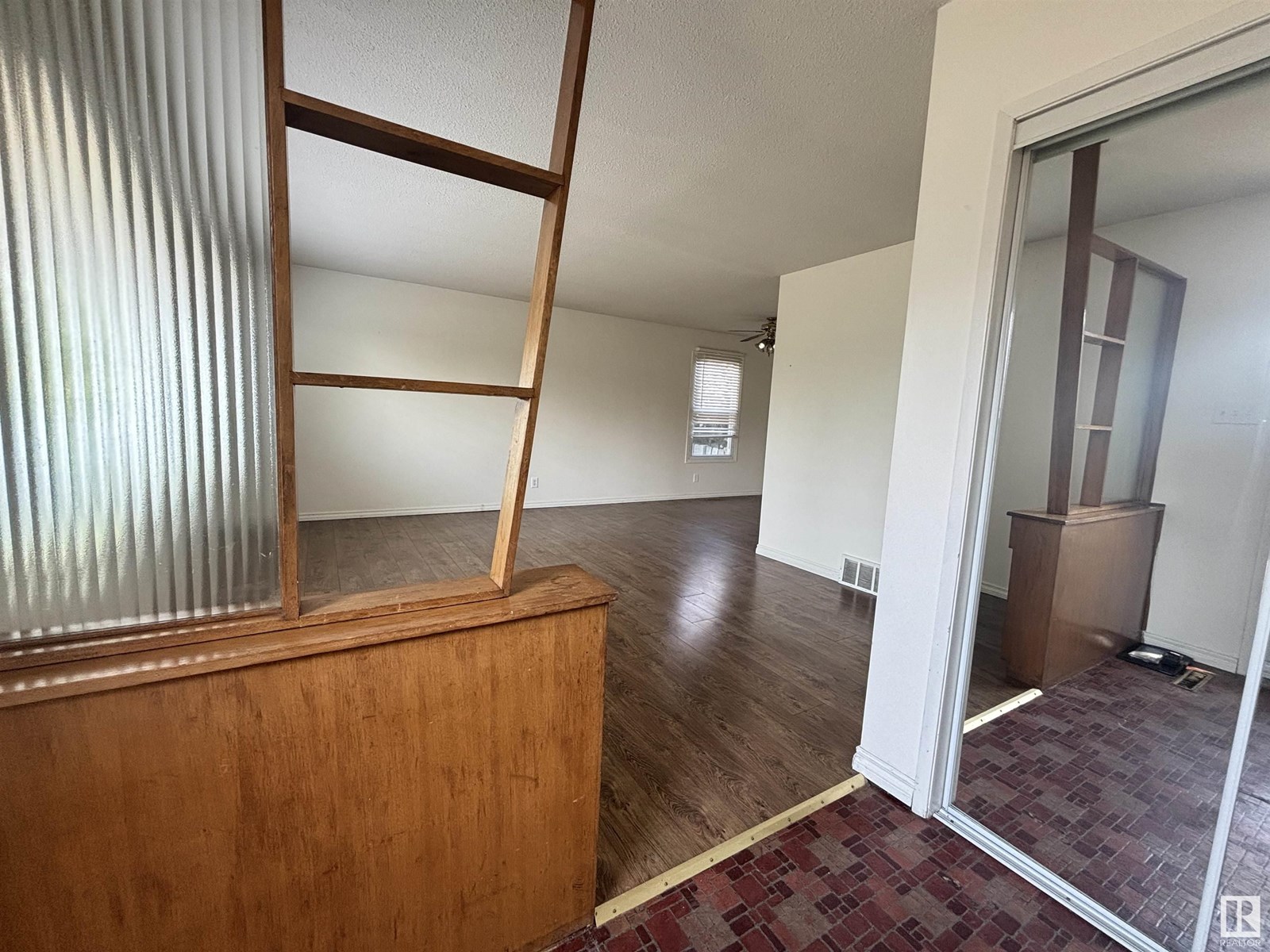 11108 40 AV NW