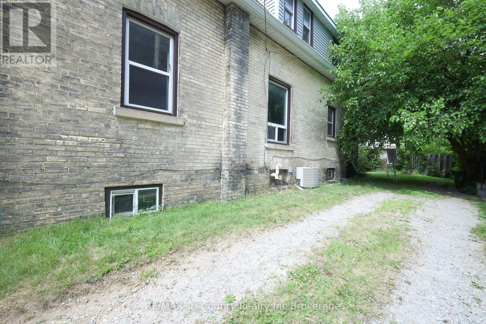 358 GLEBE STREET E