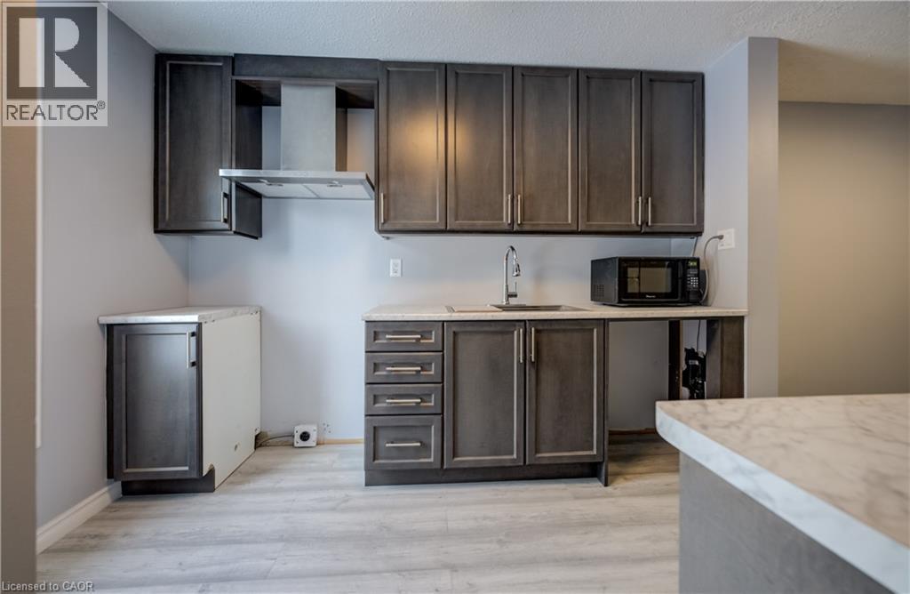 249 CEDARBRAE Avenue Unit# 18