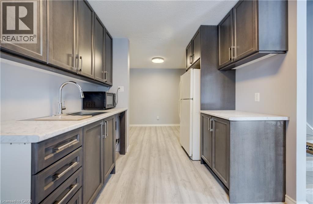249 CEDARBRAE Avenue Unit# 18