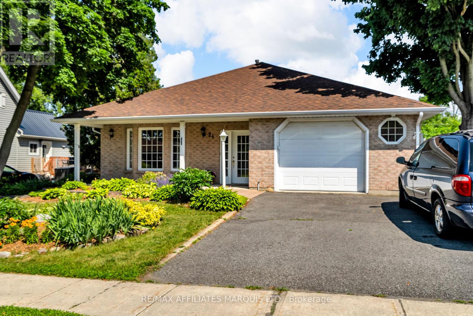 24 SAUNDERS AVENUE