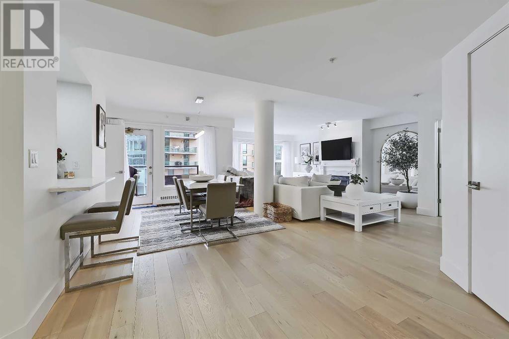 902, 200 La Caille Place SW
