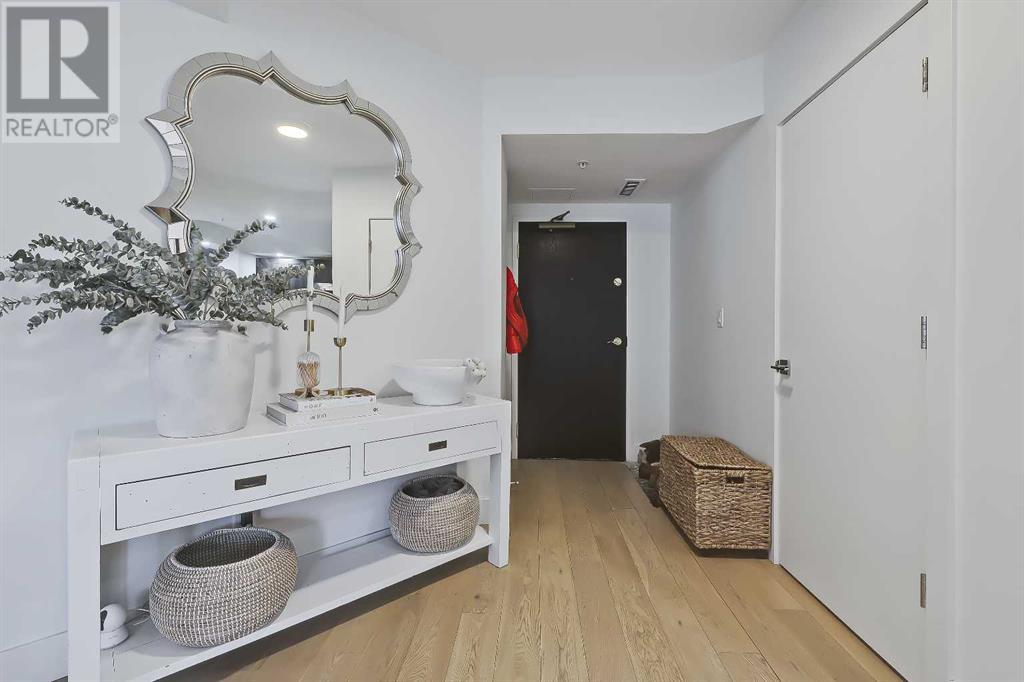 902, 200 La Caille Place SW