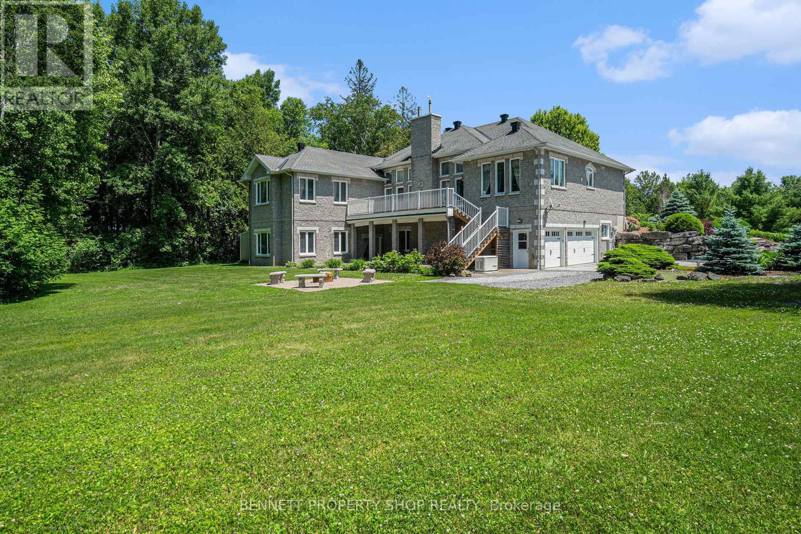 17 PANANDRICK VIEW DRIVE