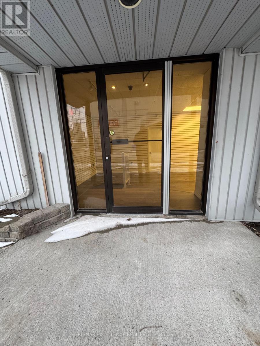 495 DUNDAS STREET W