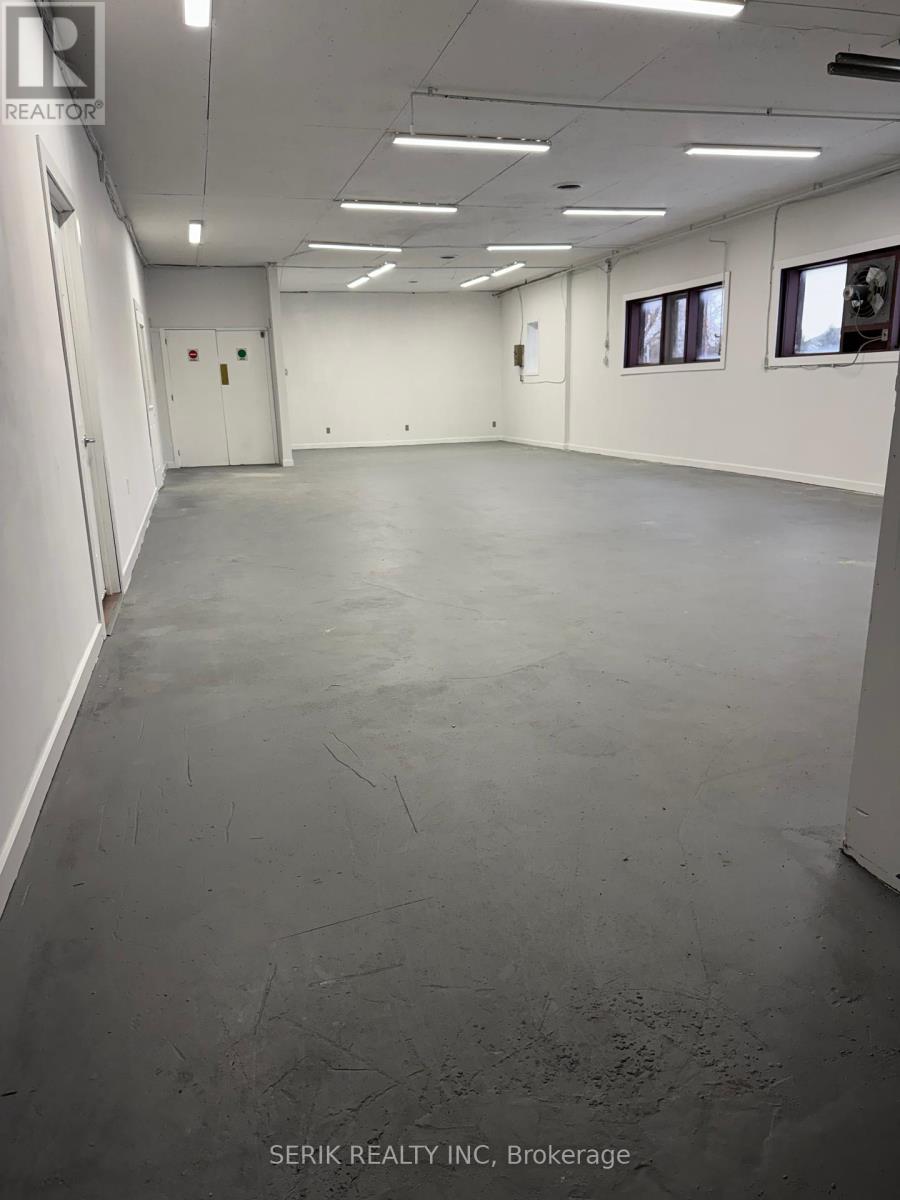 495 DUNDAS STREET W